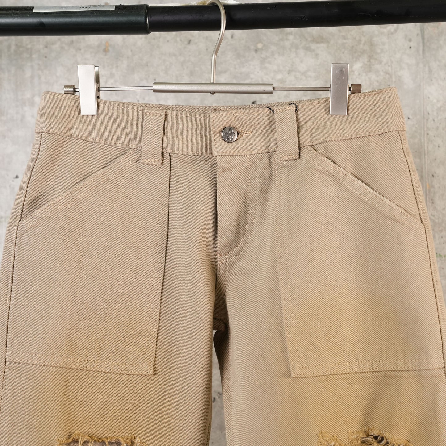 LOW WAIST JEANS / BEIGE