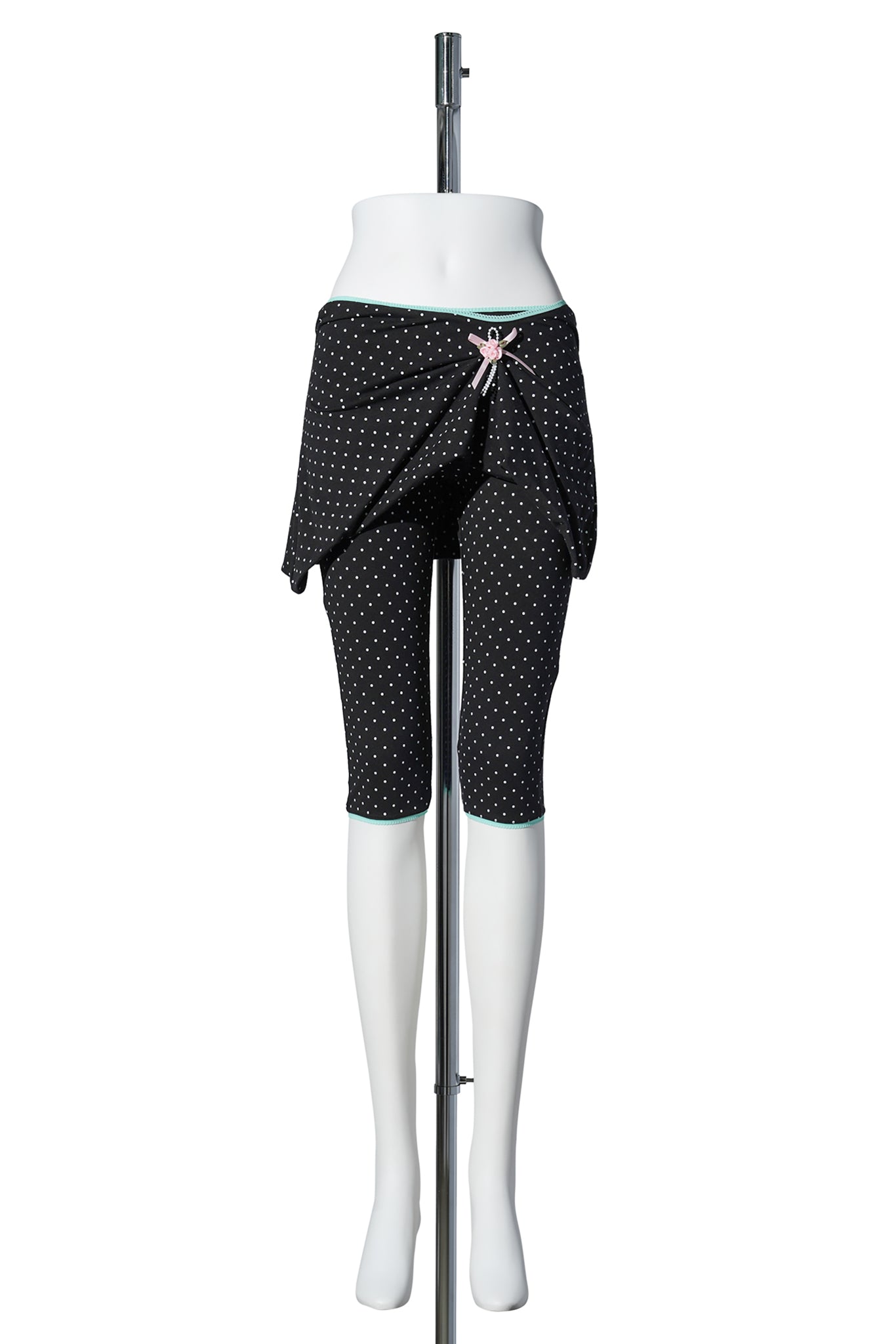 NAPPY PIN SHORTS / BLACK POLKA DOT