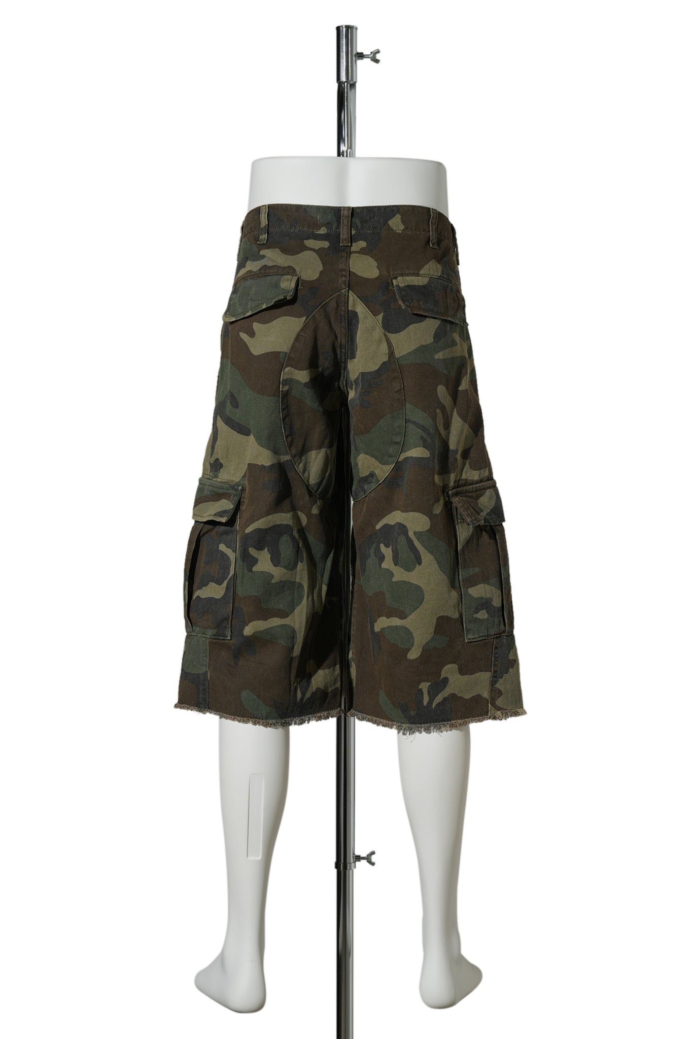 TRACKER , CAMO SHORTS / CAMO