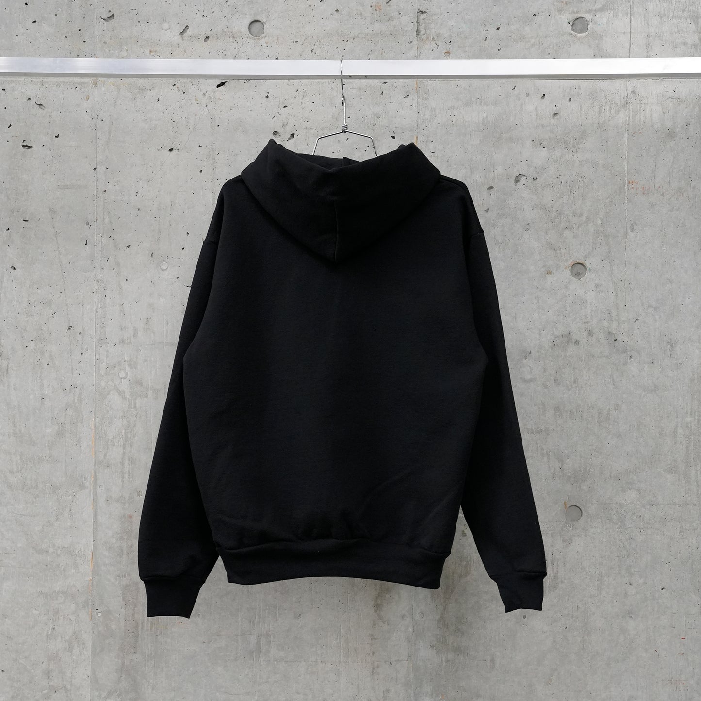 SHOP HOODIE / BLACK