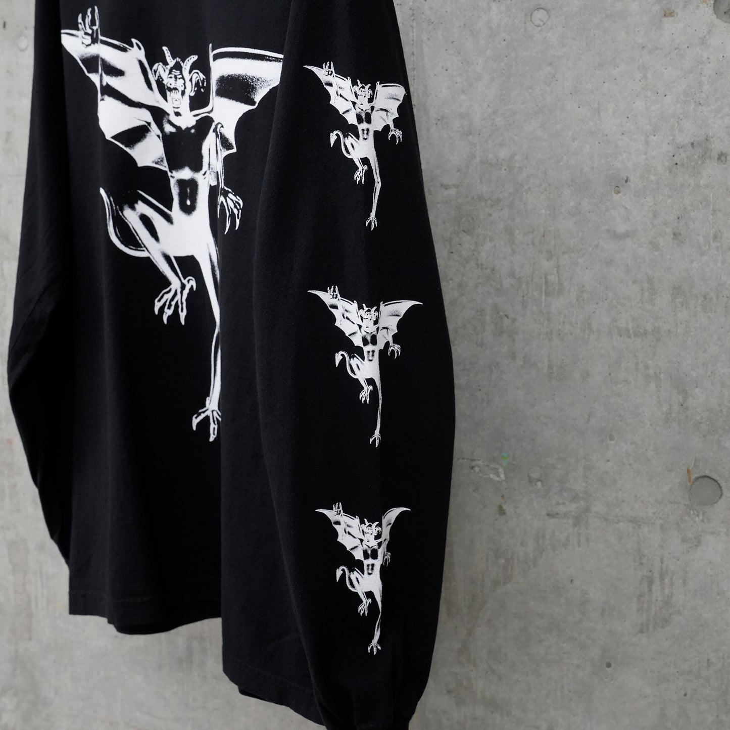 WHO THE DEVIL? LONGSLEEVE / BLACK