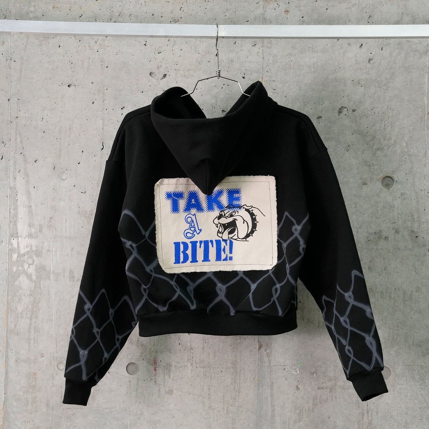 TAKE BITE HOODIE / BLACK