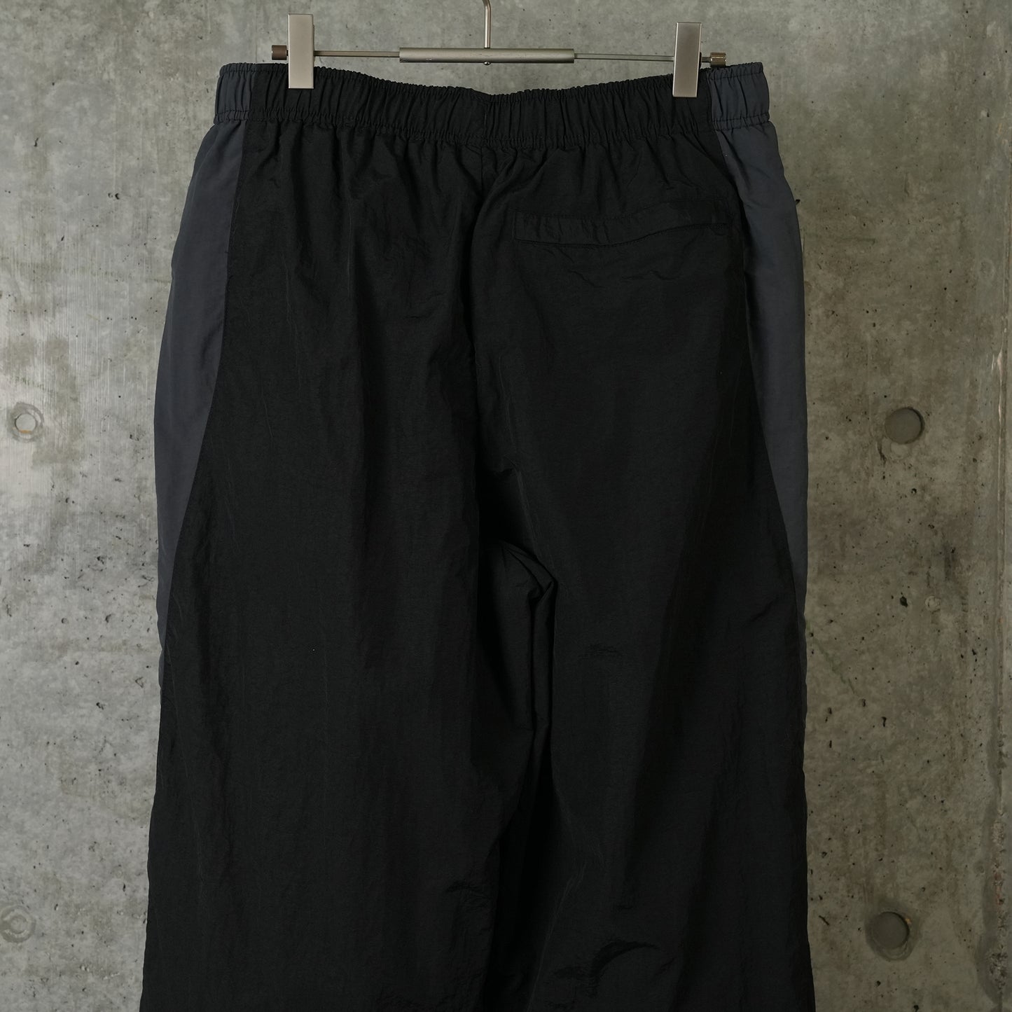 SHELL TRACK PANT / BLACK