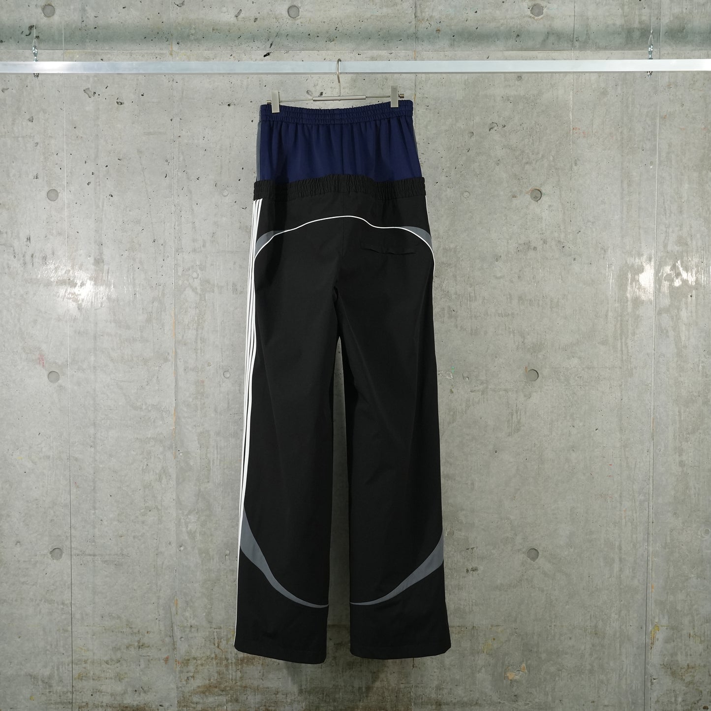 CUT-UP TRACKSUIT PANTS / 1000:BLACK