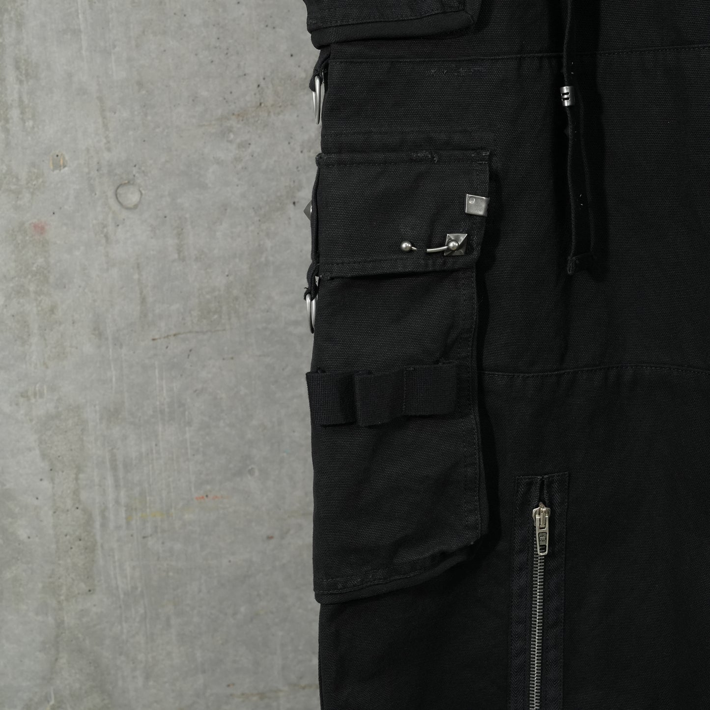 STUDDED CARGO PANTS / 1064:DEEP BLACK