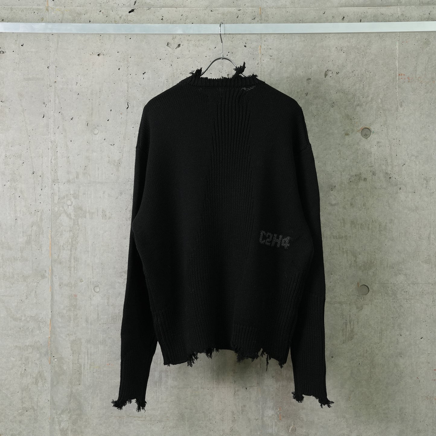 ARC SCULPTURE KNIT SWEATER / BLACK