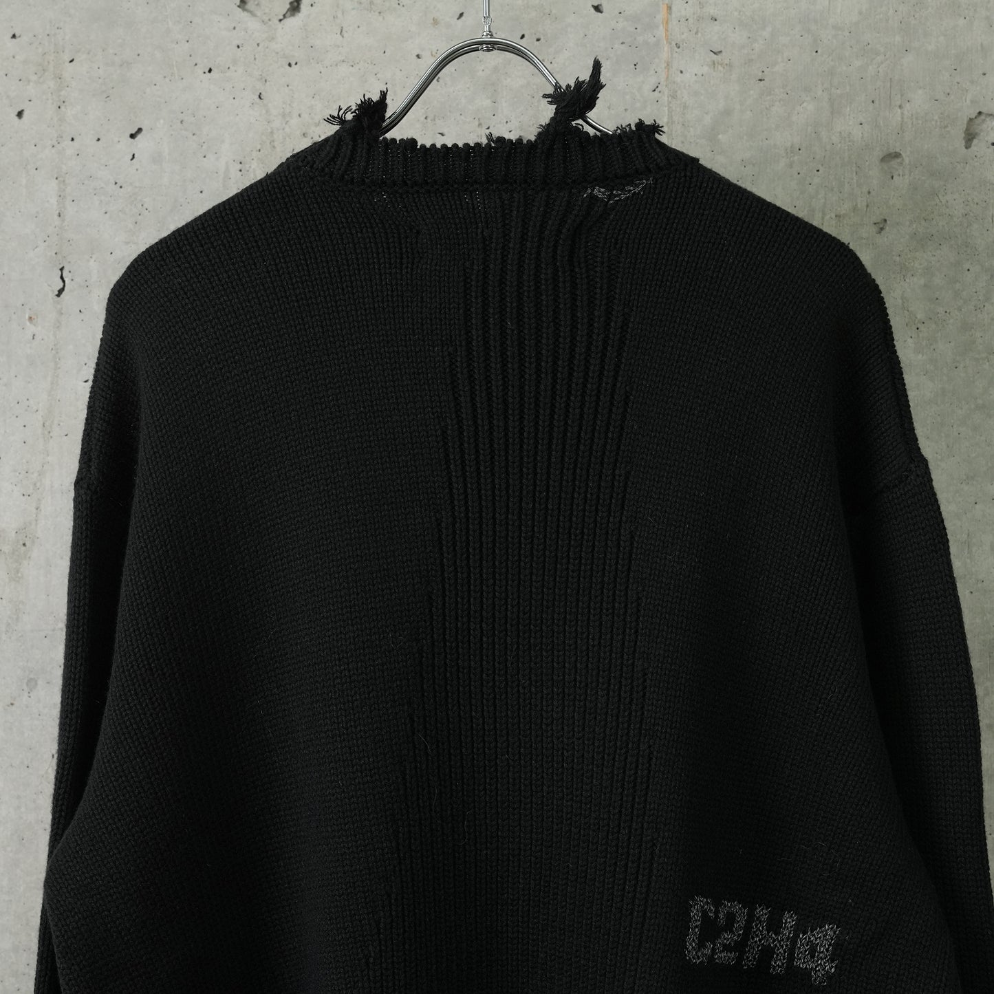 ARC SCULPTURE KNIT SWEATER / BLACK