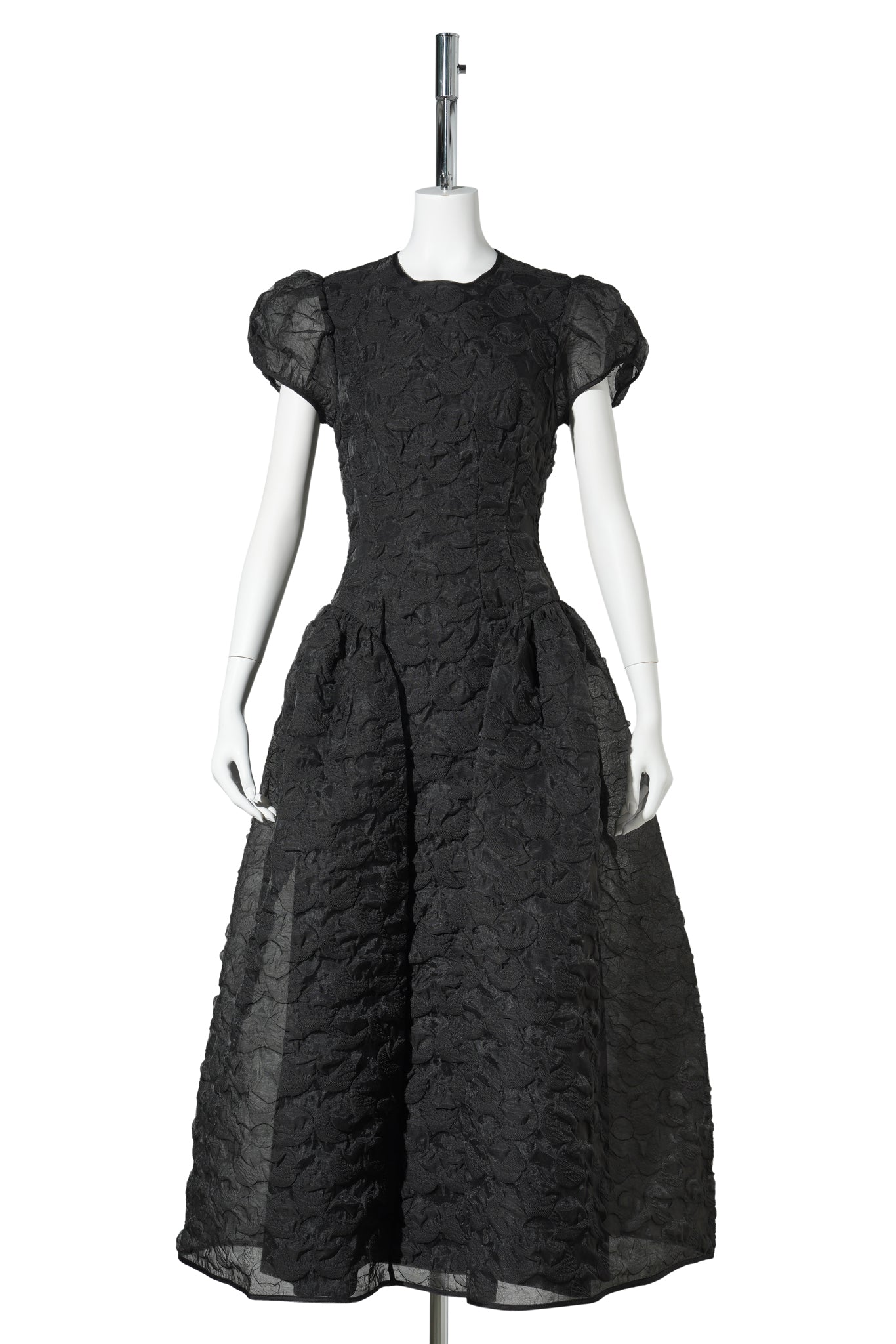DRESS WITH PUFF SLEEVES AND SEAM DETAILS / BLACK