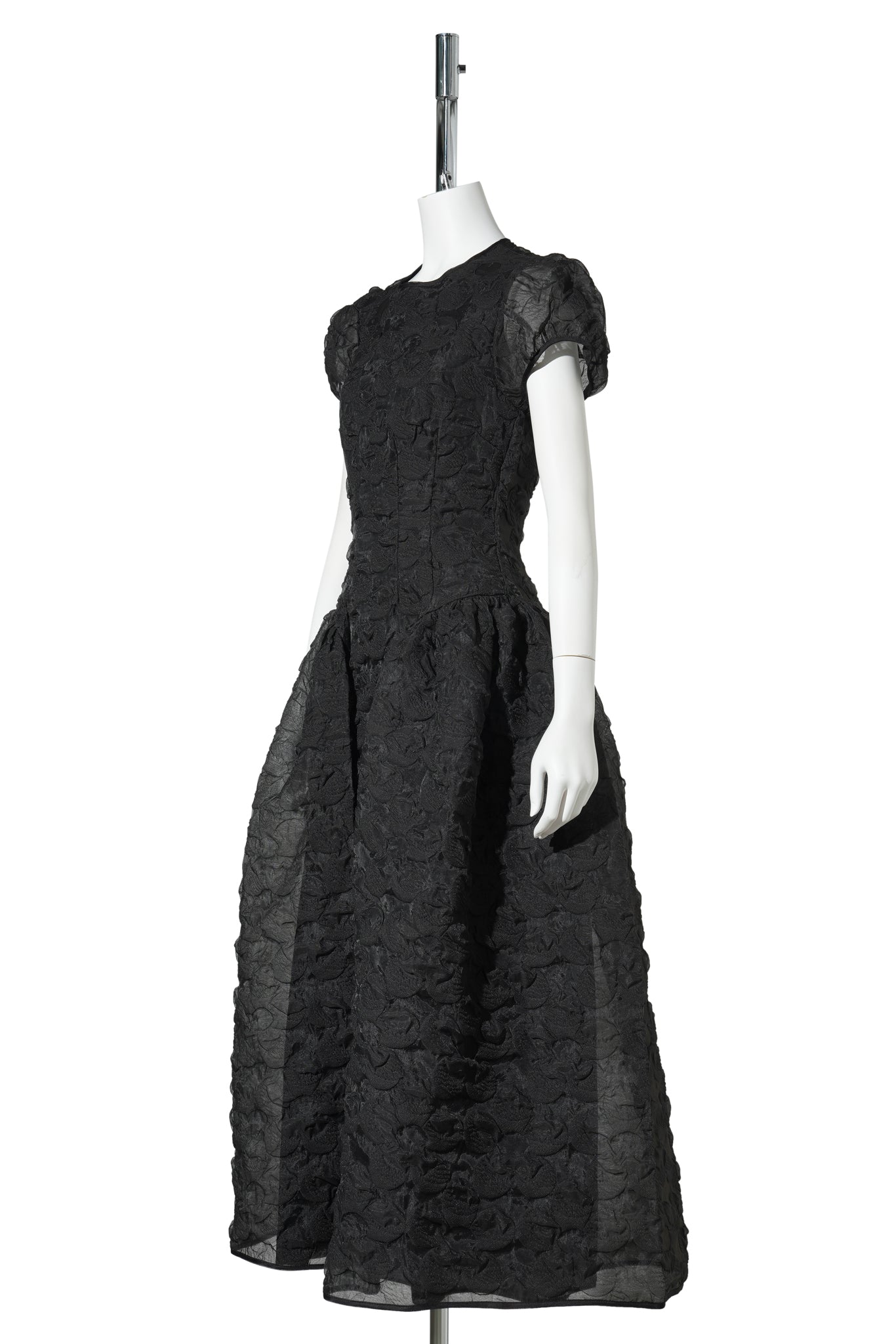 DRESS WITH PUFF SLEEVES AND SEAM DETAILS / BLACK