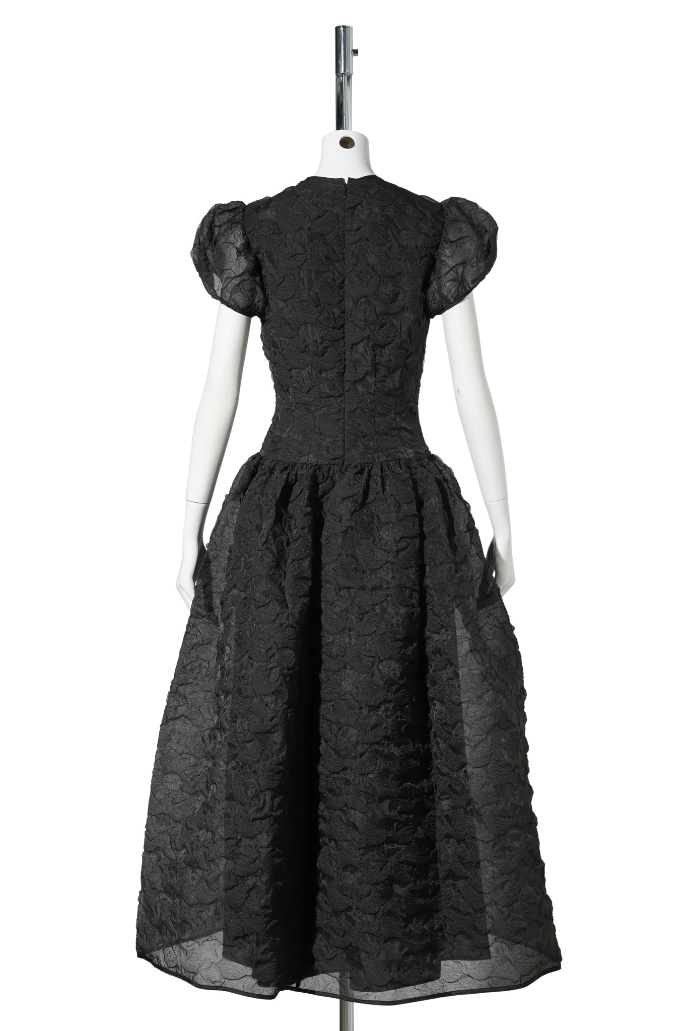 DRESS WITH PUFF SLEEVES AND SEAM DETAILS / BLACK