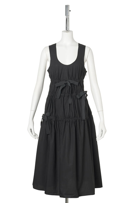 SCOOP NECK DRESS WITH TIE DETAILS / BLACK