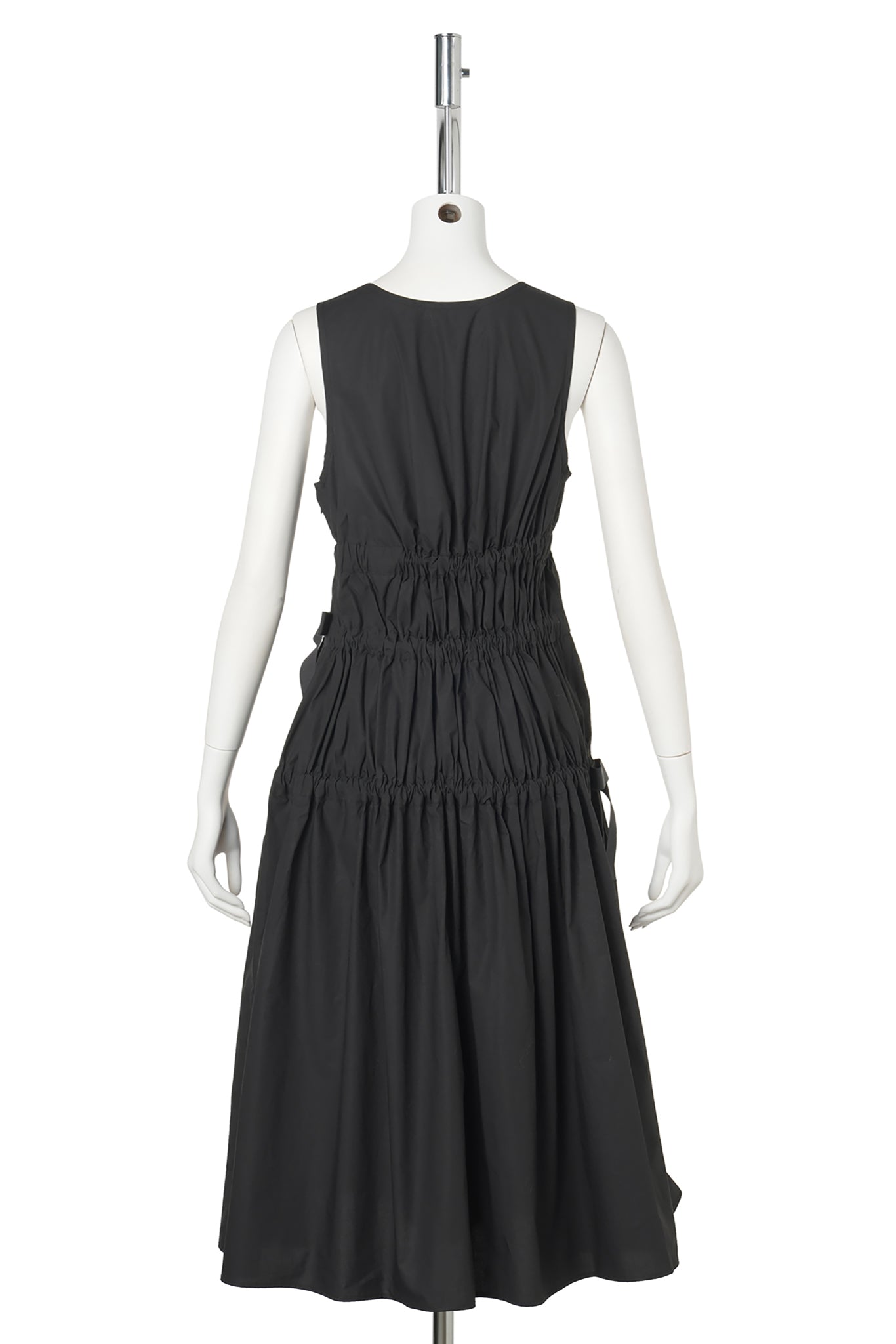SCOOP NECK DRESS WITH TIE DETAILS / BLACK