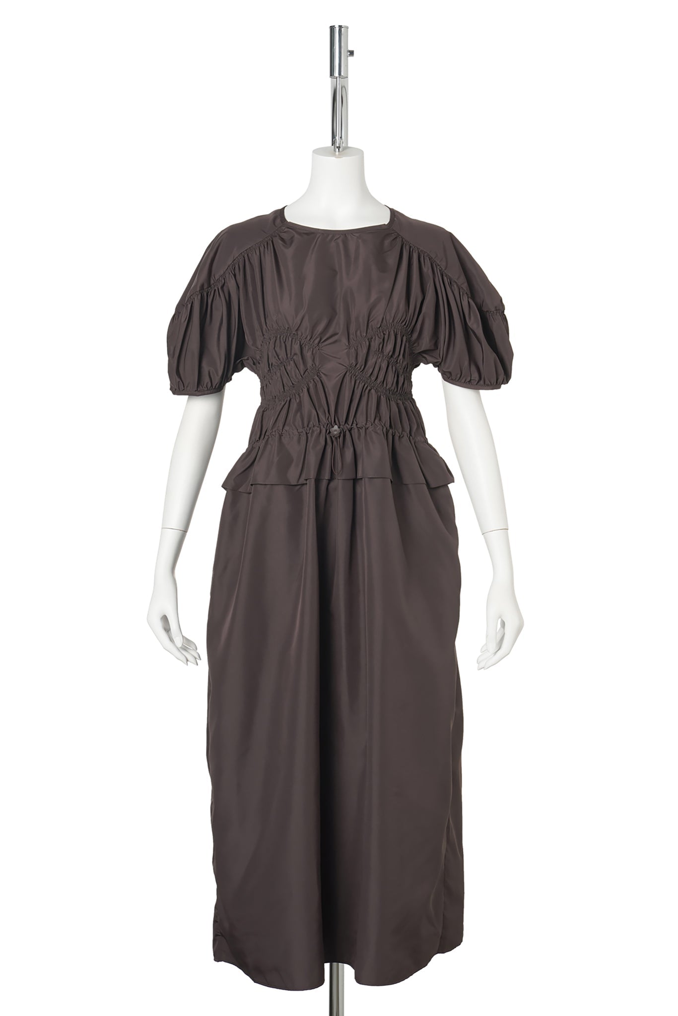 LONG DRESS WITH SMOCKED BODICE AND PEPLUM DETAIL / BROWN