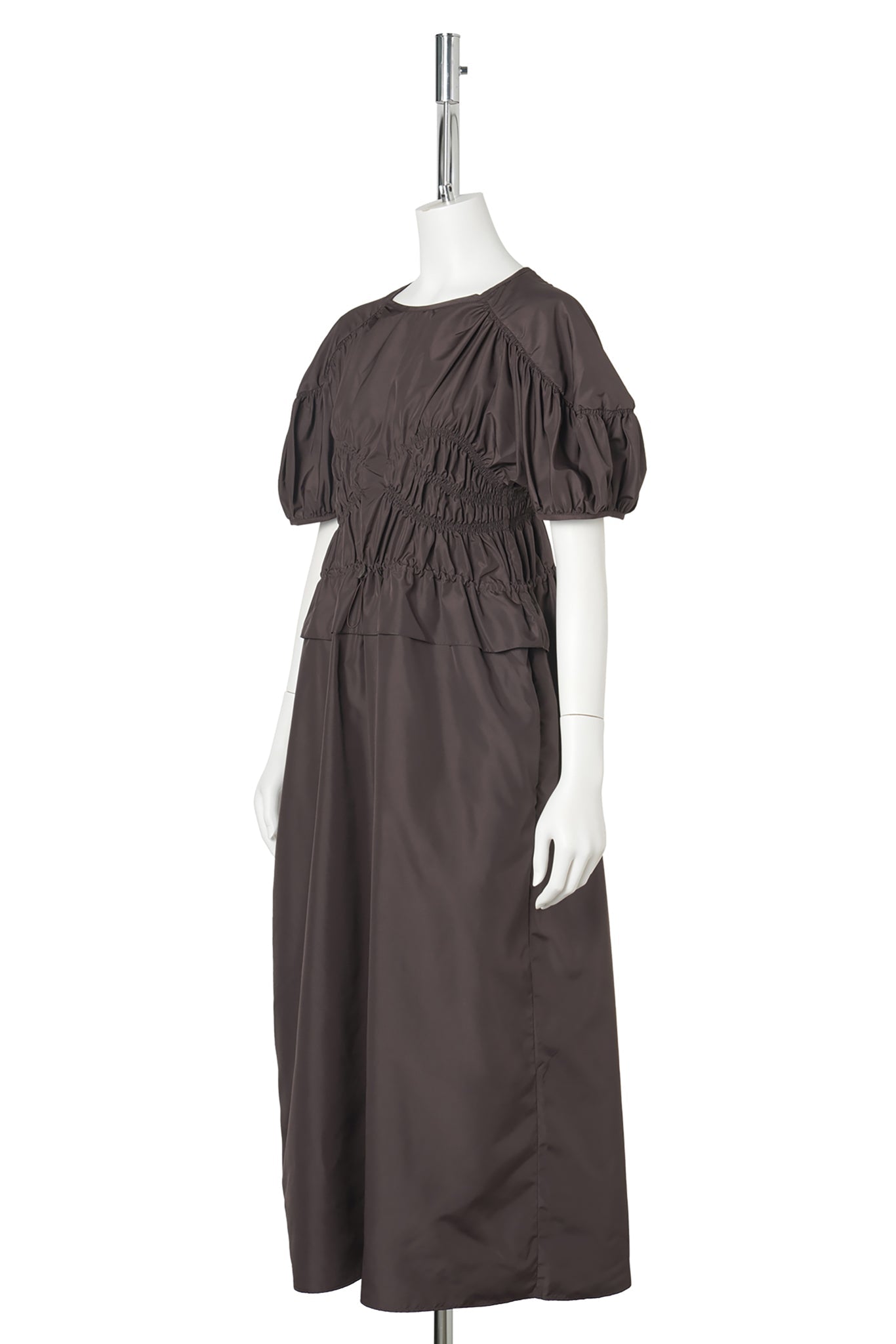 LONG DRESS WITH SMOCKED BODICE AND PEPLUM DETAIL / BROWN
