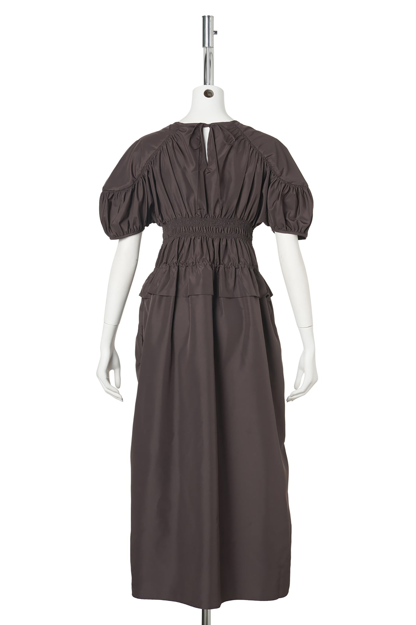 LONG DRESS WITH SMOCKED BODICE AND PEPLUM DETAIL / BROWN