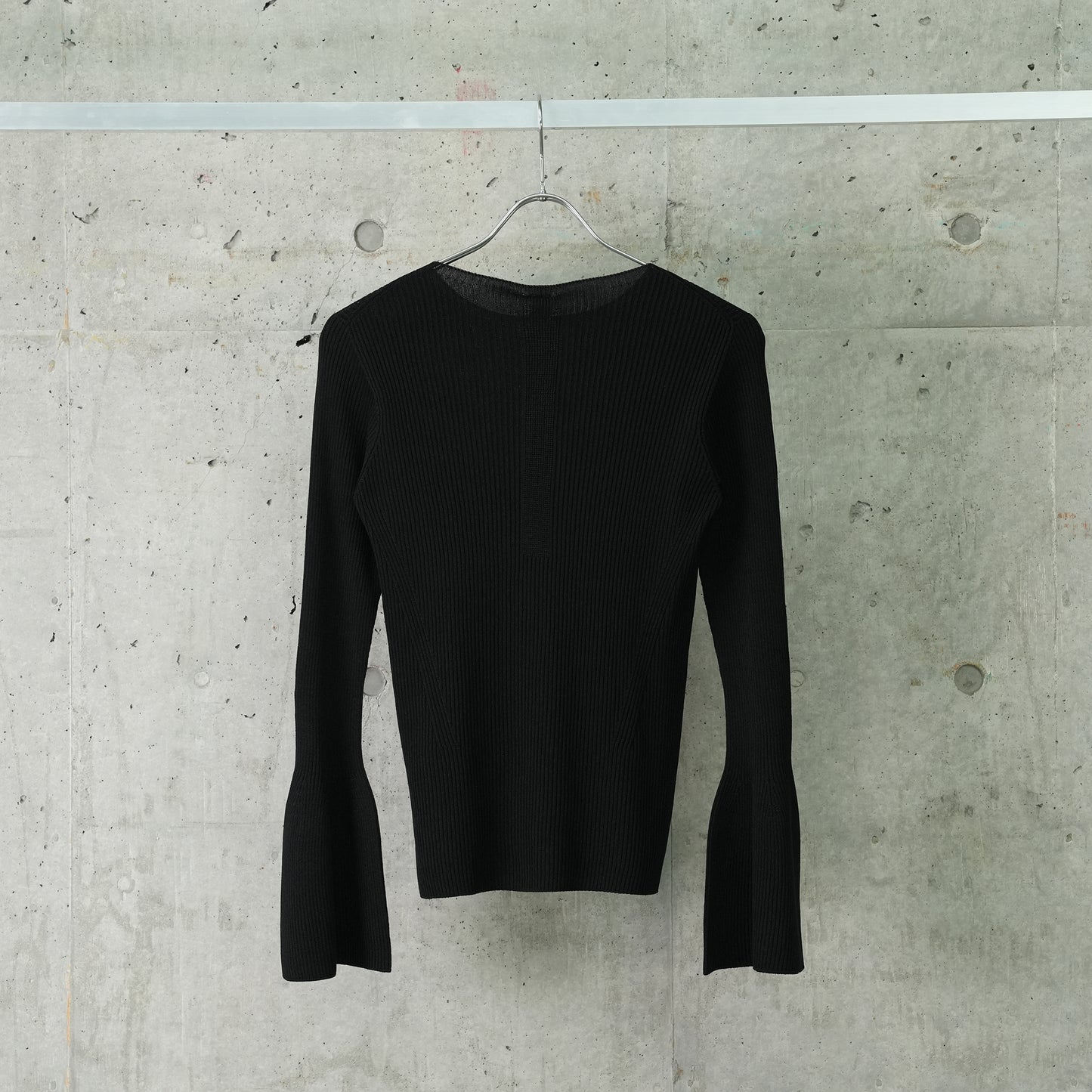 SOFT PORTRAIT BELL SLEEVE TOP / BLACK