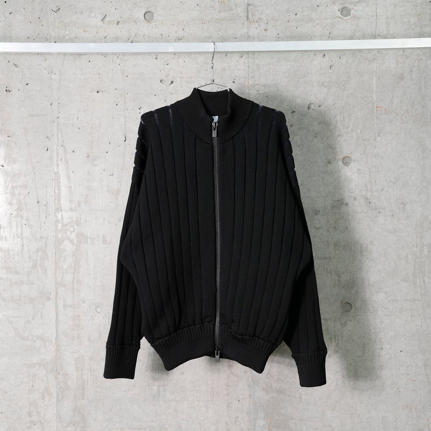 LOUVER STAND-UP COLLAR BLOUSON / BLACK