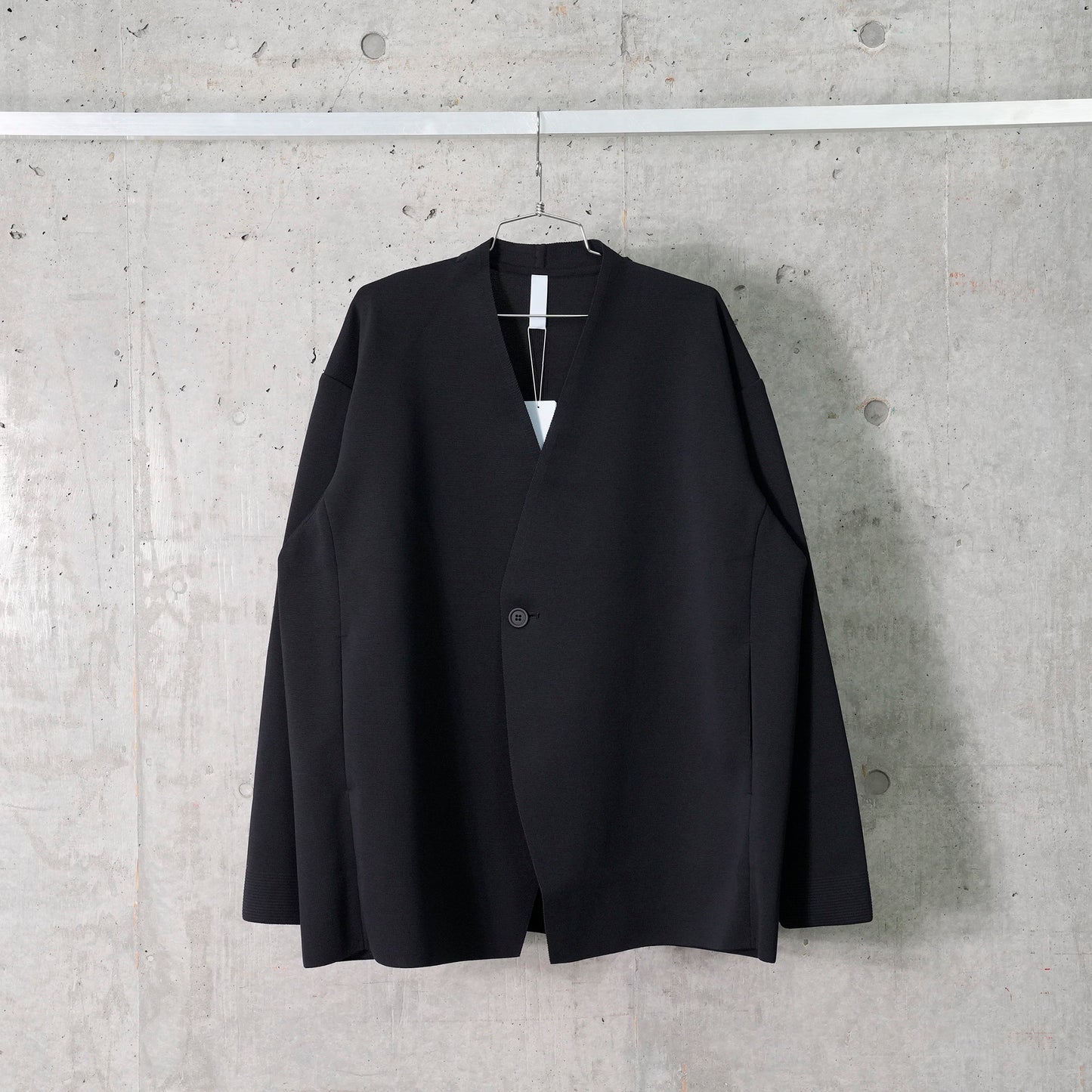 MILAN COLLARLESS DOUBLE BREASTED BOXY JACKET / BLACK