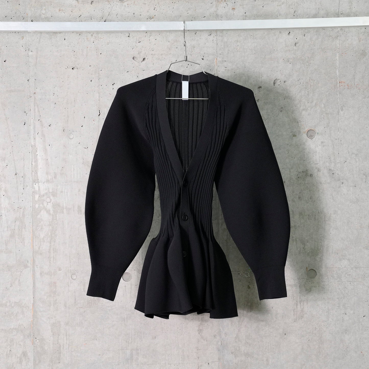 POTTERY PUFF SLEEVE CARDIGAN / BLACK