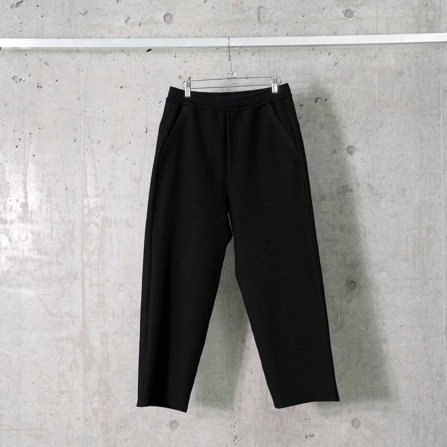 SOFT HYPHA STRAIGHT PANTS / BLACK