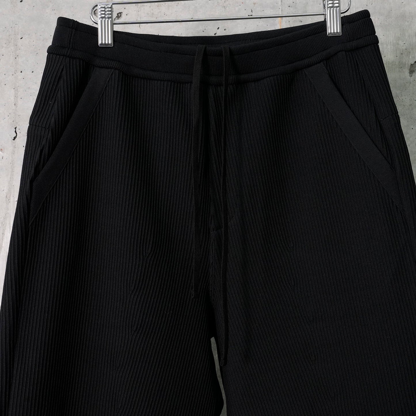 SOFT HYPHA STRAIGHT PANTS / BLACK