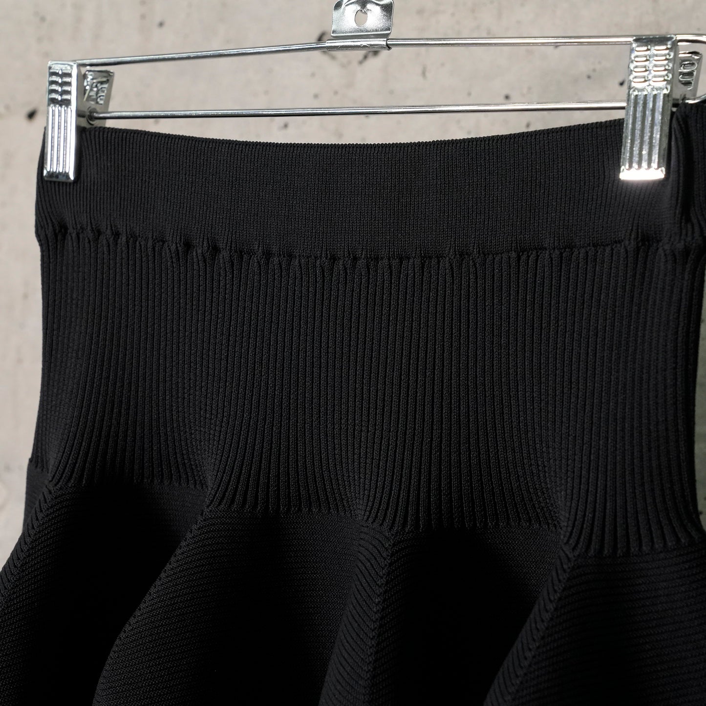 POTTERY MINI SKIRT / BLACK