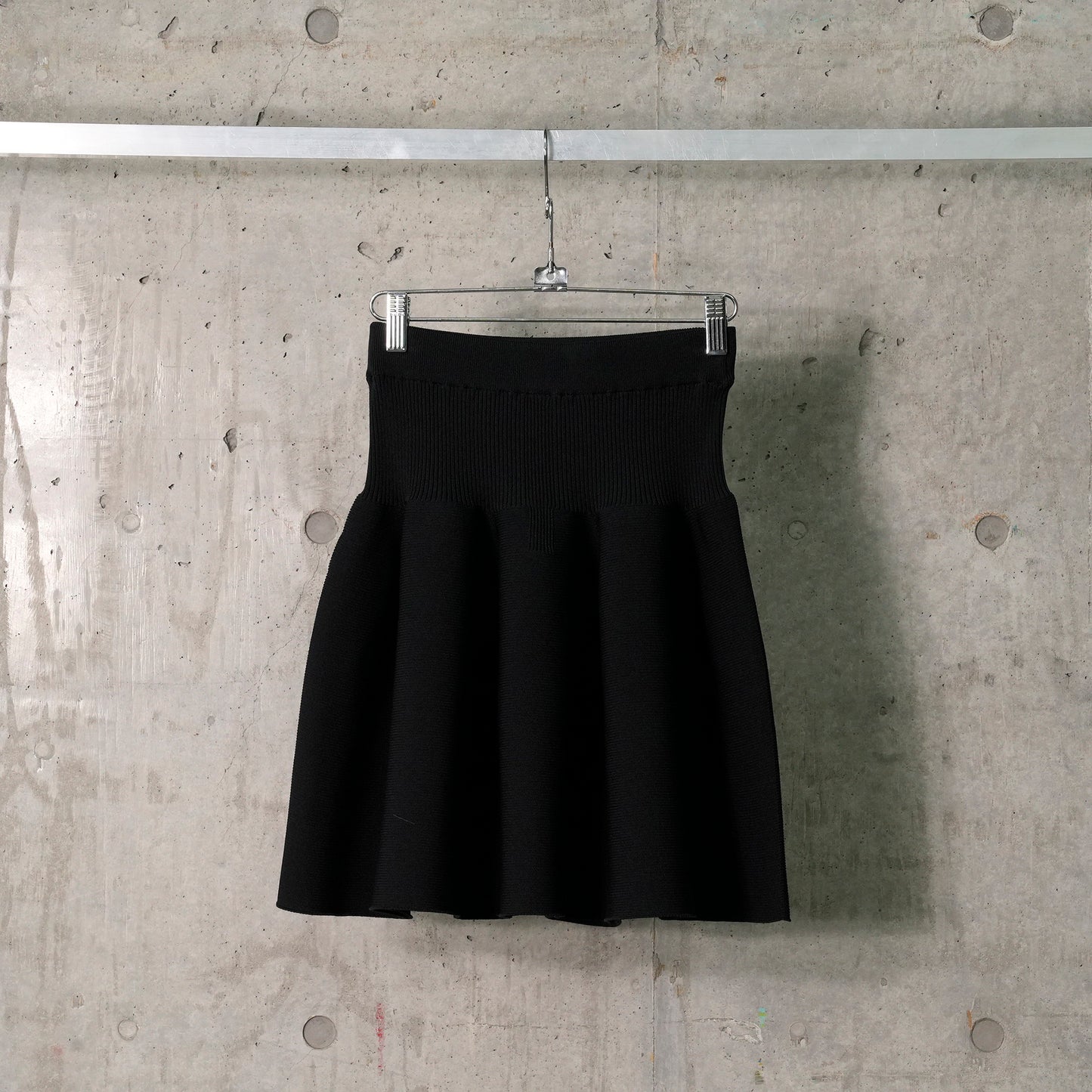 POTTERY MINI SKIRT / BLACK