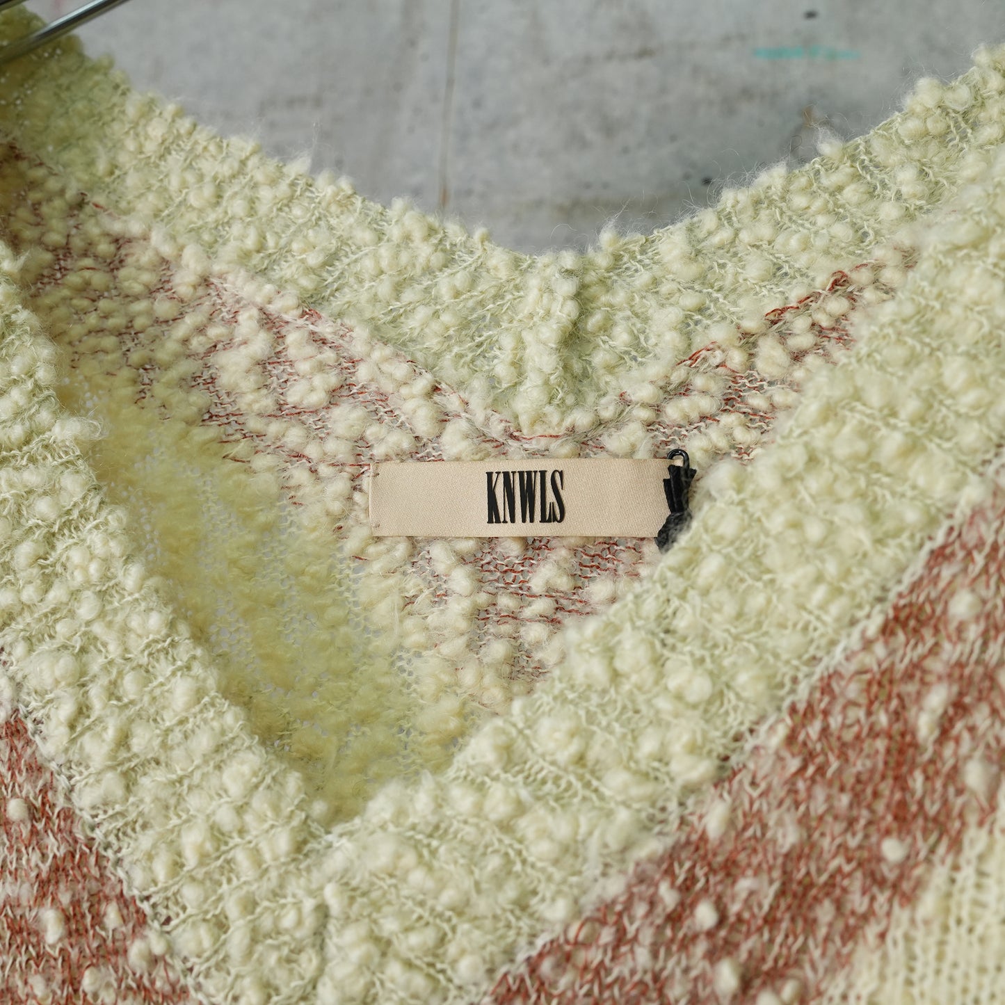 SPECKLED YARN JUMPER WITH V NECK / CREAM SPECK