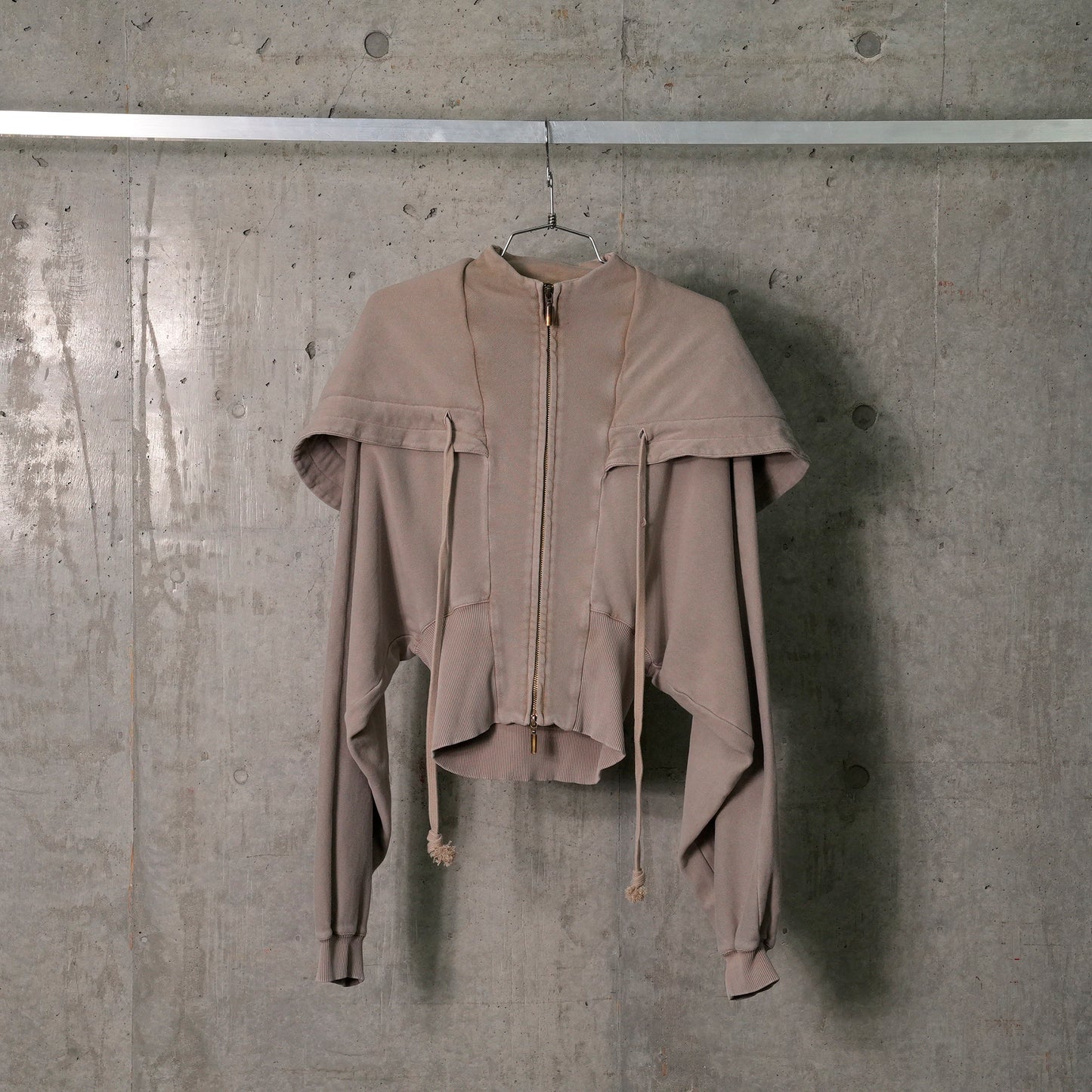 OVERSIZED WASHED HOODIE WITH CINCHED WAIST / FADED TAUPE