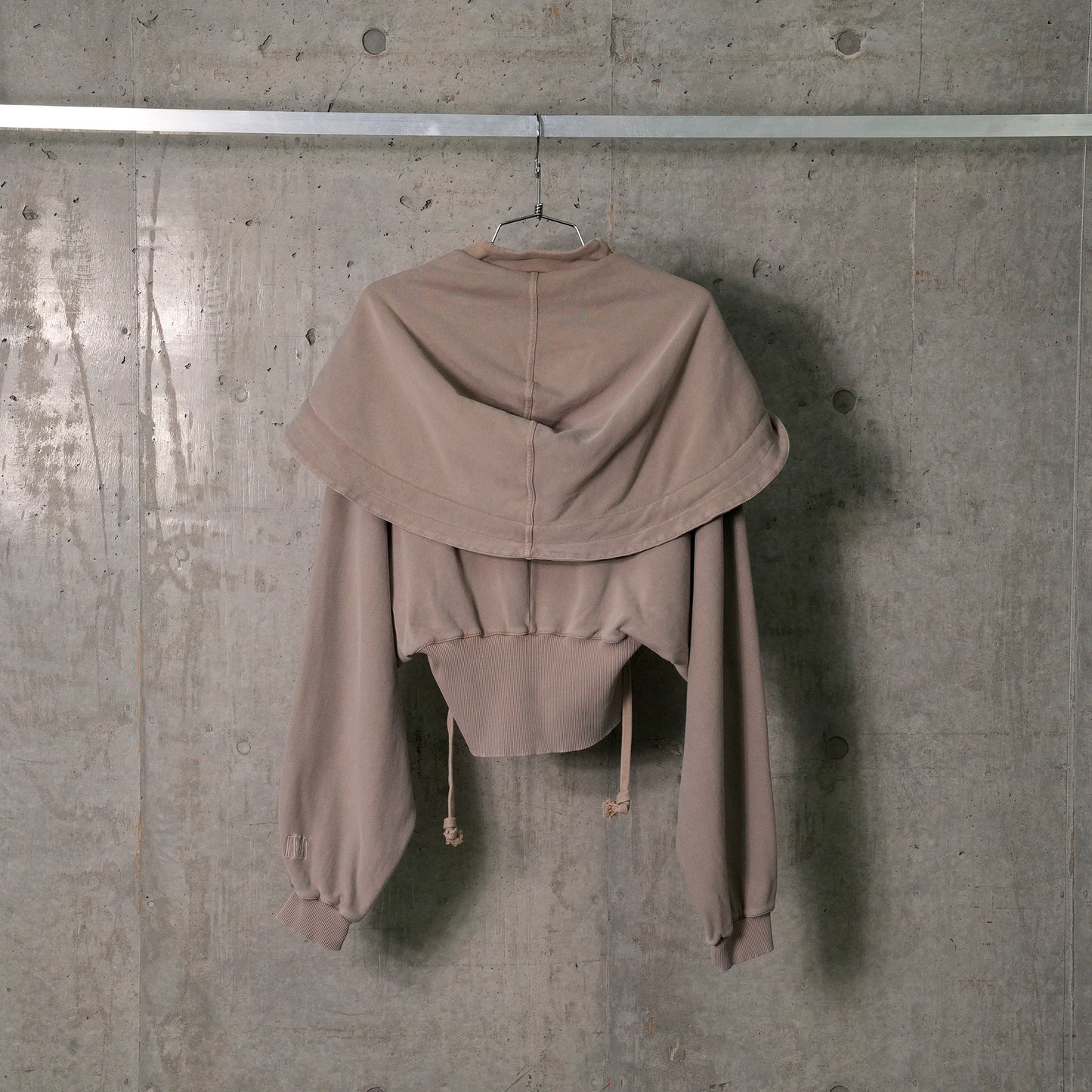 OVERSIZED WASHED HOODIE WITH CINCHED WAIST / FADED TAUPE