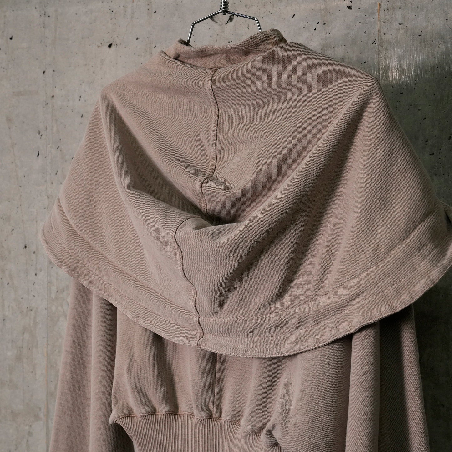 OVERSIZED WASHED HOODIE WITH CINCHED WAIST / FADED TAUPE