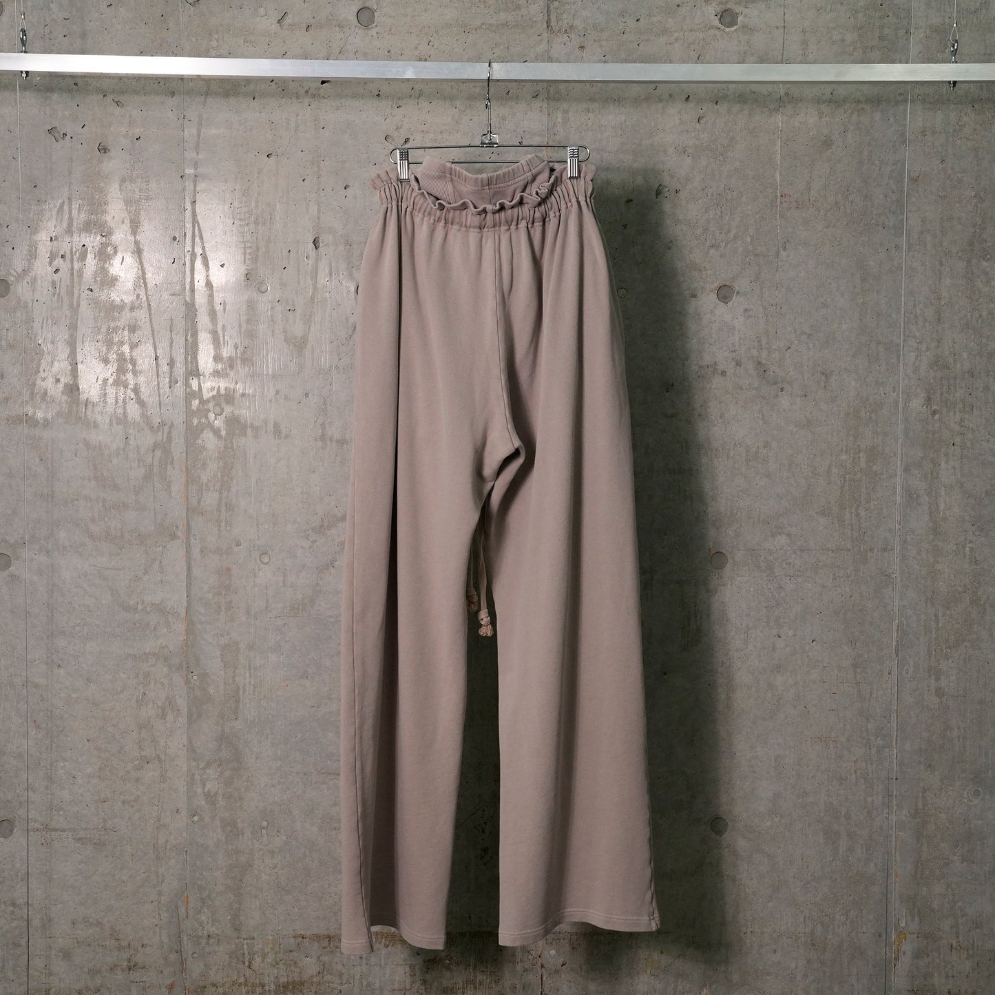 OVERSIZED SWEATPANTS WITH INTEGRATED RIB SHORTS / FADED TAUPE