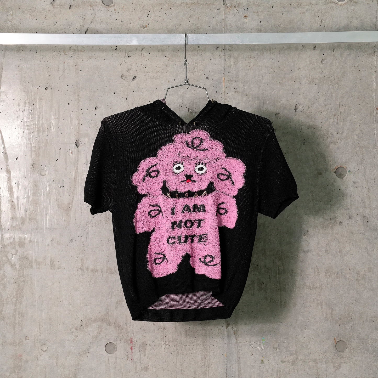 I AM NOT CUTE' KNIT HOODIE / BLACK/PINK