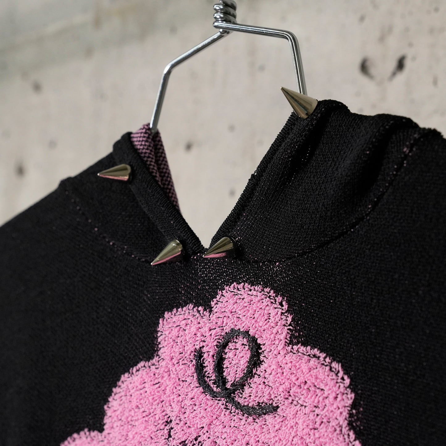 I AM NOT CUTE' KNIT HOODIE / BLACK/PINK