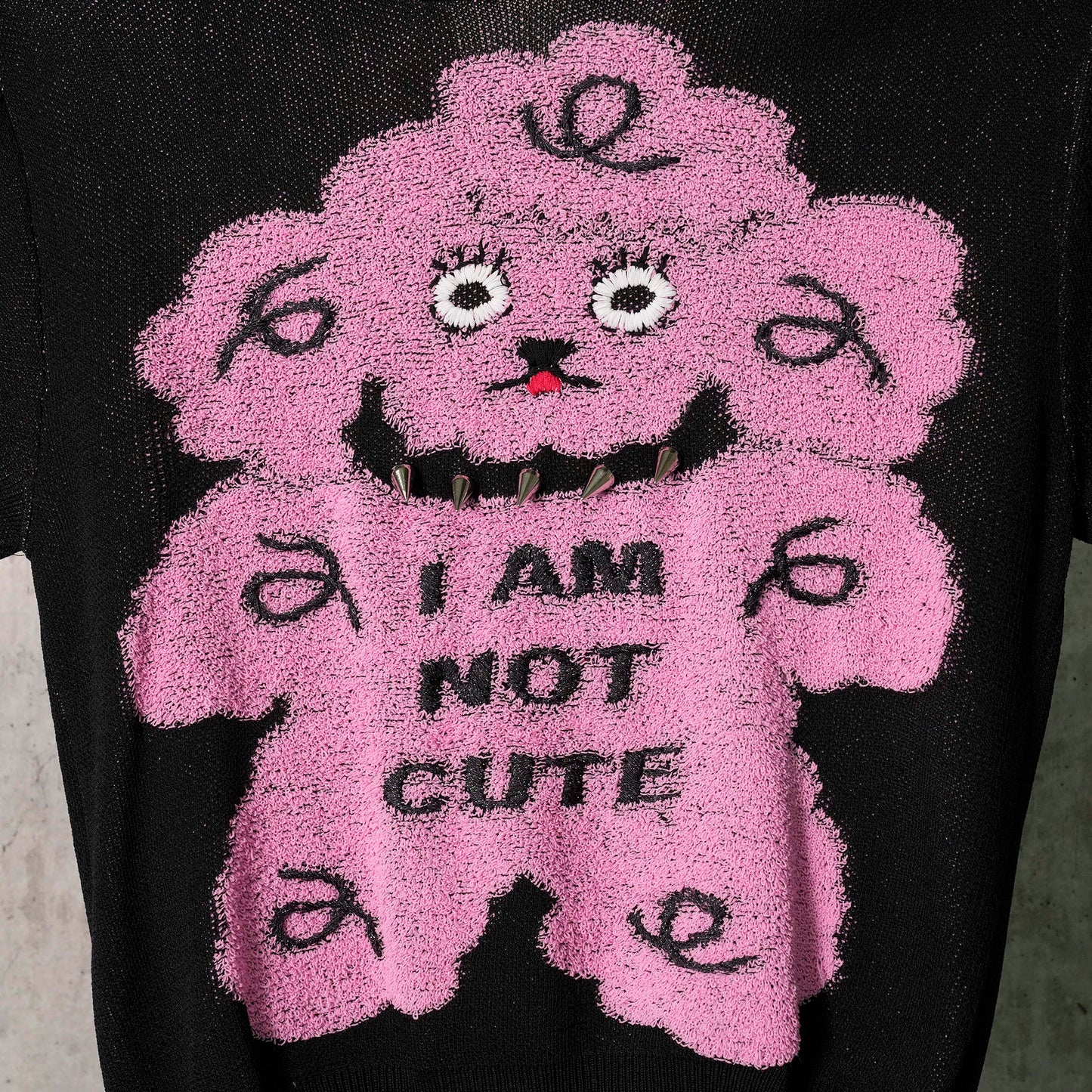 I AM NOT CUTE' KNIT HOODIE / BLACK/PINK