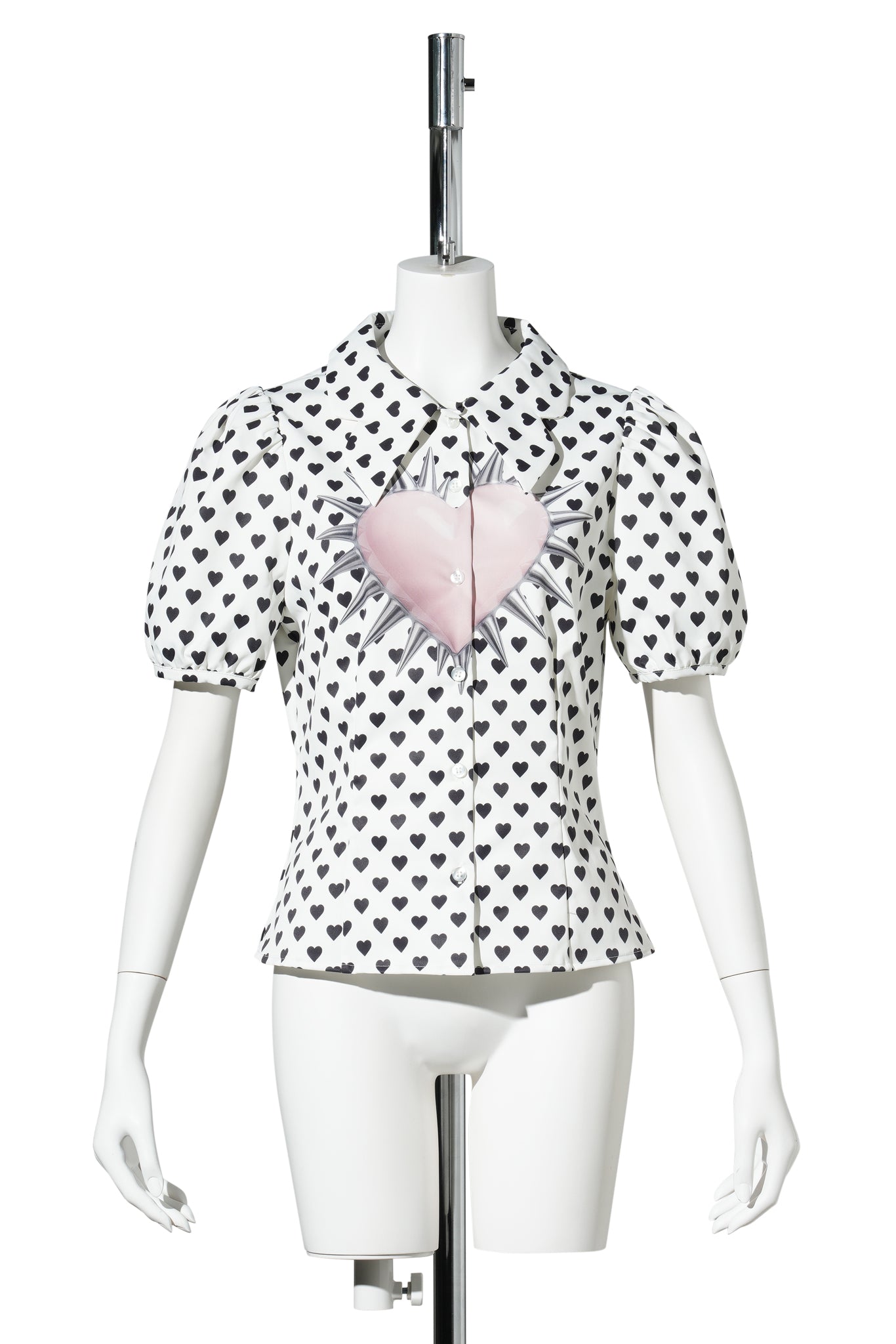 STUD HEART FITTED SHIRT / WHITE/BLACK HEARTS