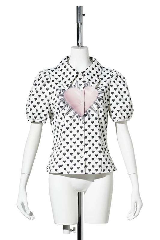 STUD HEART FITTED SHIRT / WHITE/BLACK HEARTS
