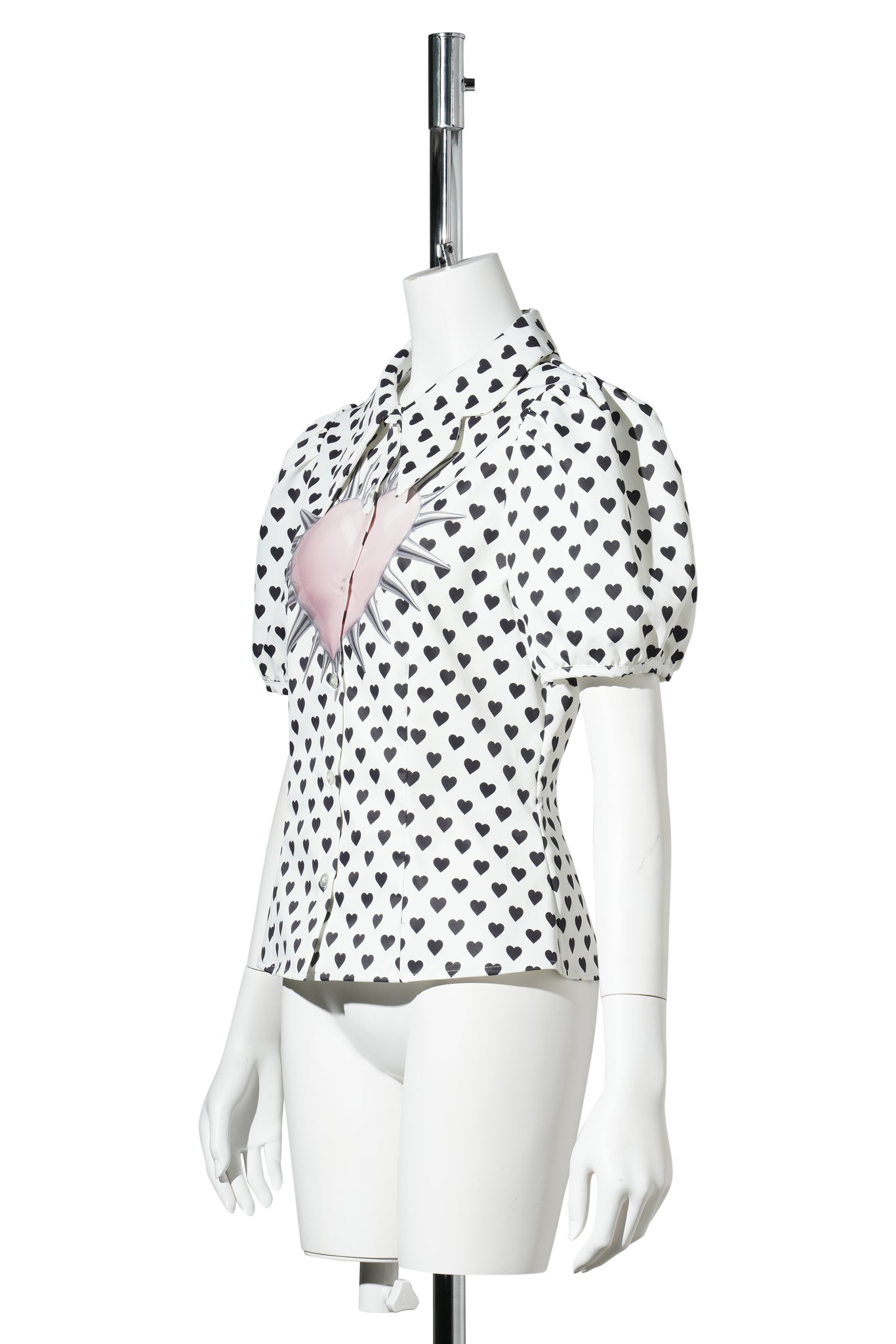 STUD HEART FITTED SHIRT / WHITE/BLACK HEARTS