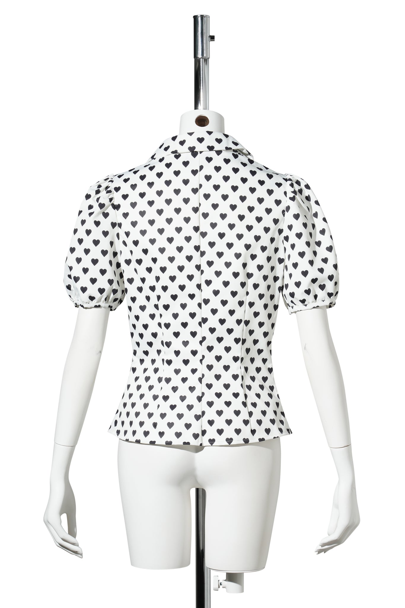 STUD HEART FITTED SHIRT / WHITE/BLACK HEARTS