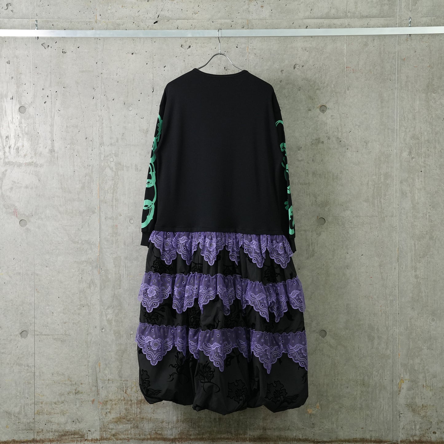 TIERED DRESS / BLACK MULTI