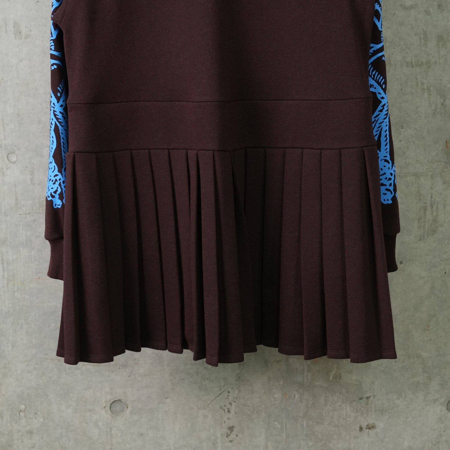 SWEATSHIRT DRESS / BROWN