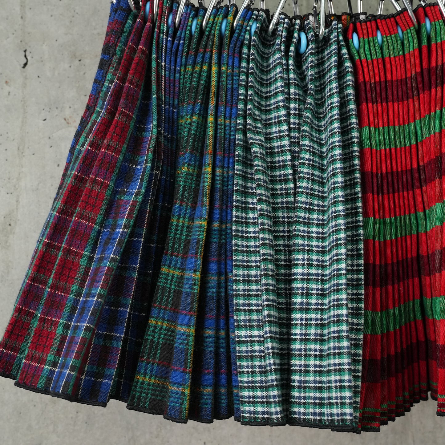 WOOL MINI CARABINER SKIRT / MULTI