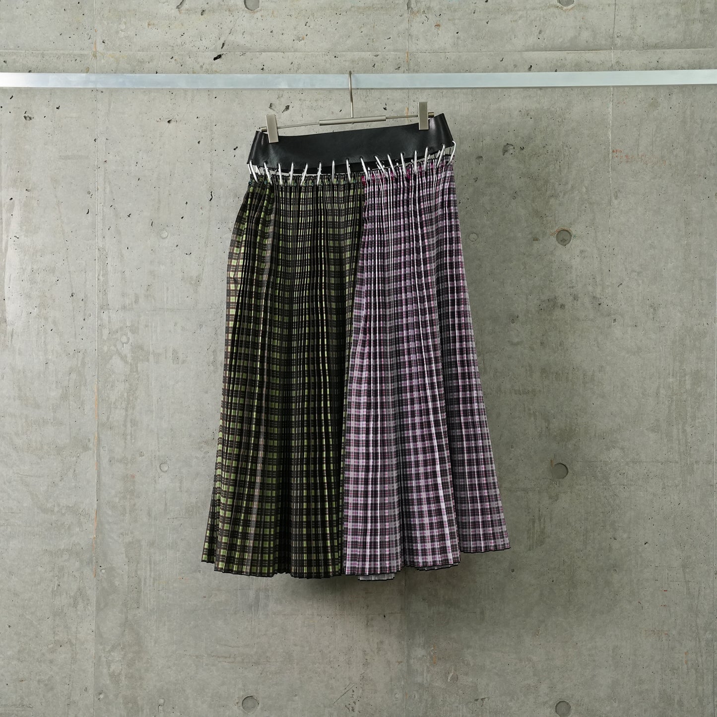 TAFFETA MIDI CARABINER SKIRT / GREEN AND PINK TARTAN