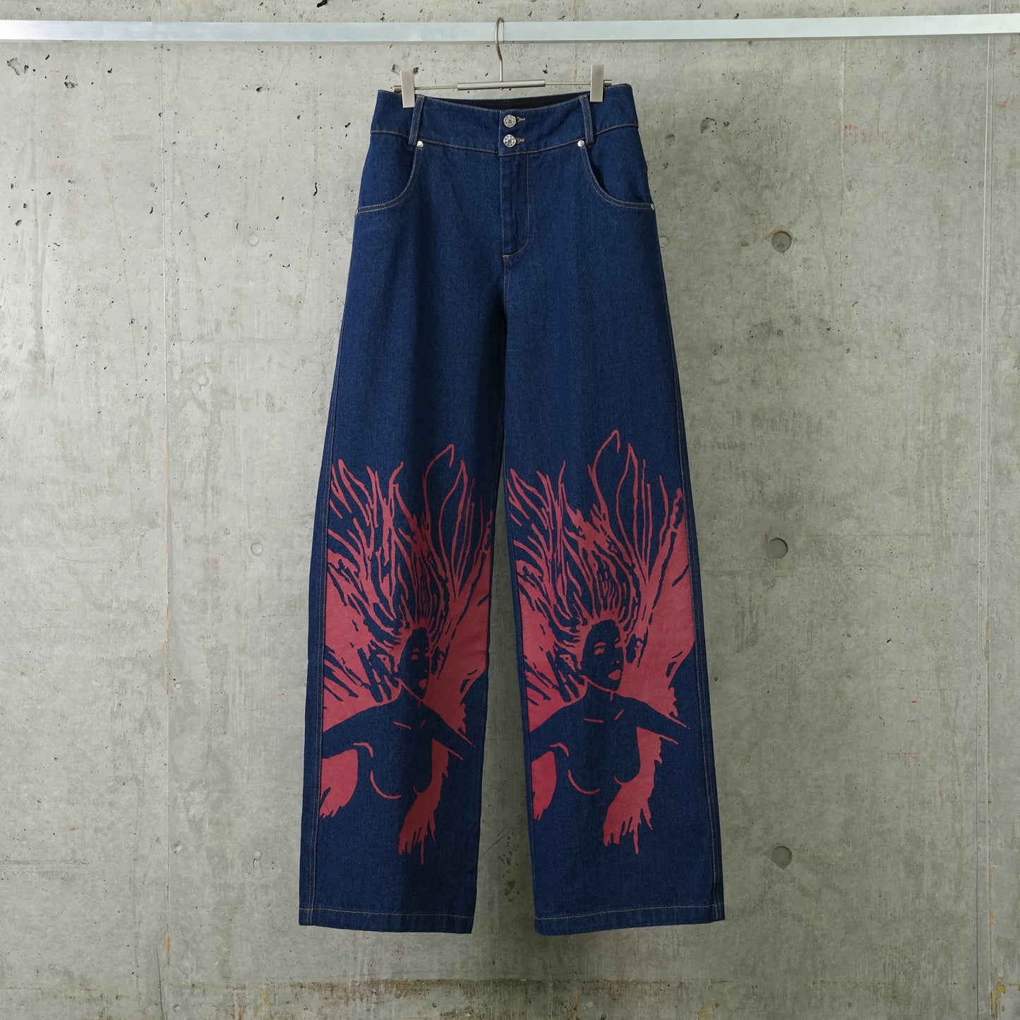 SCREEN PRINTED JEANS / BLUE AND RED