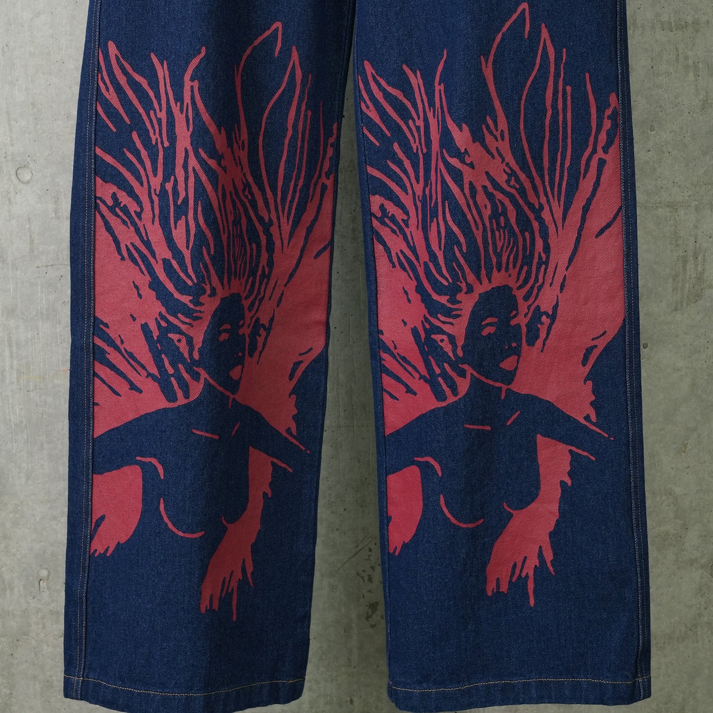 SCREEN PRINTED JEANS / BLUE AND RED