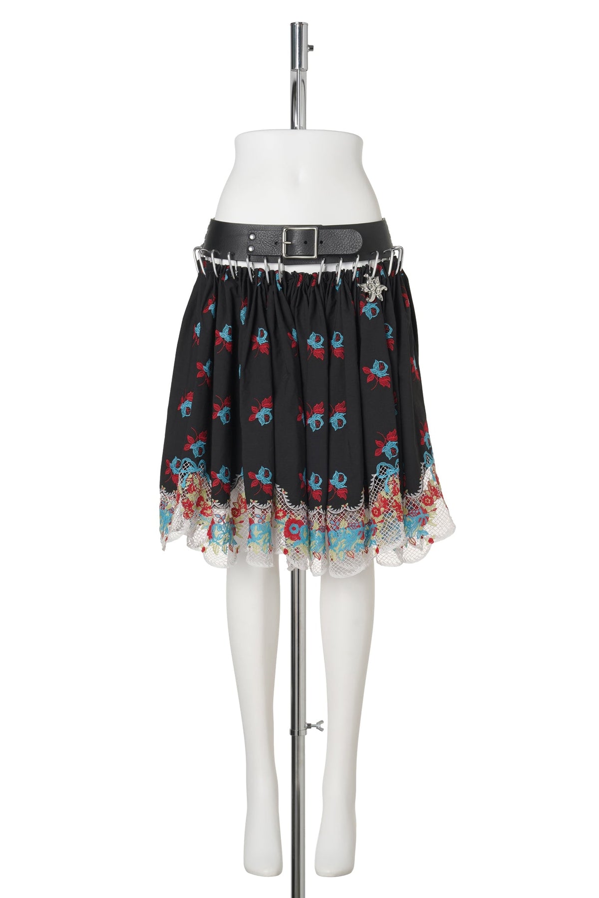 SASHA BRODERIE KNEE CARABINER SKIRT / BLACK