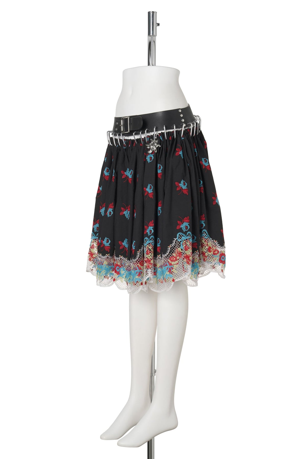 SASHA BRODERIE KNEE CARABINER SKIRT / BLACK