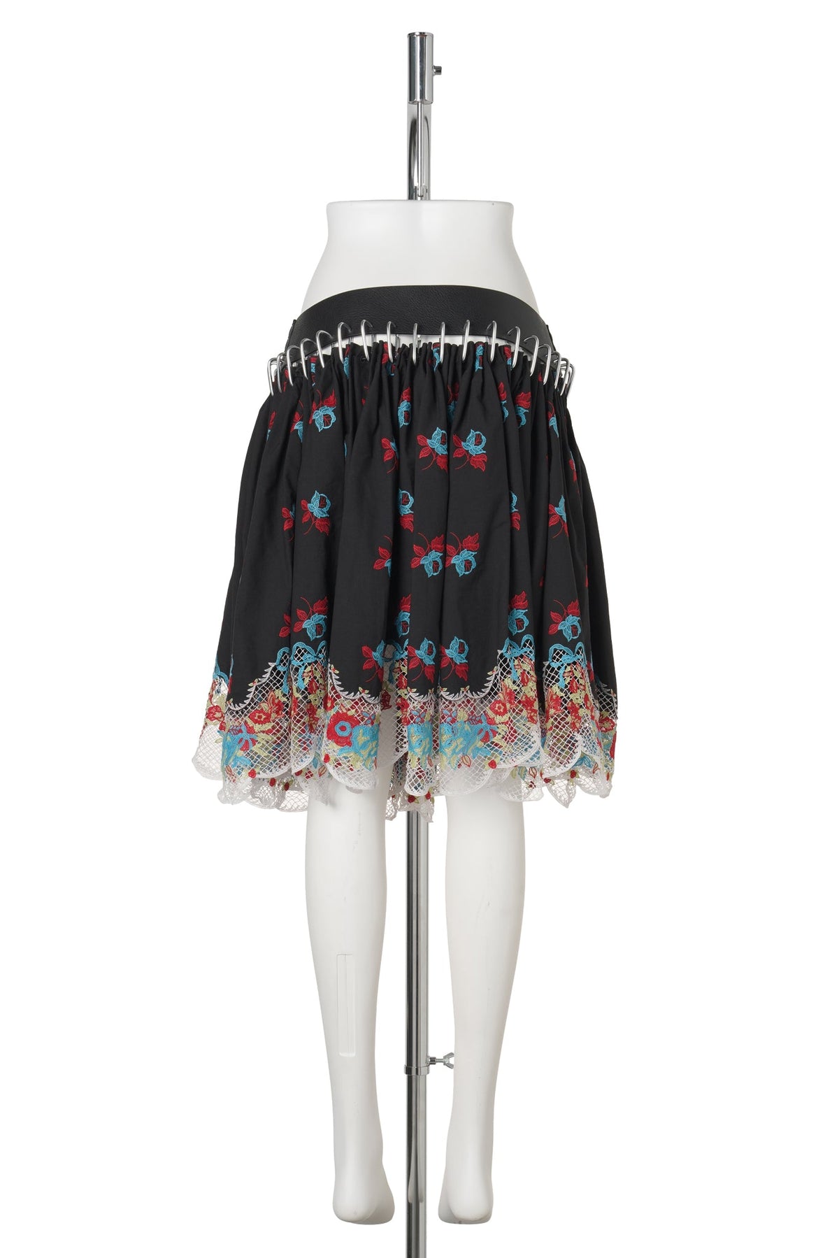 SASHA BRODERIE KNEE CARABINER SKIRT / BLACK