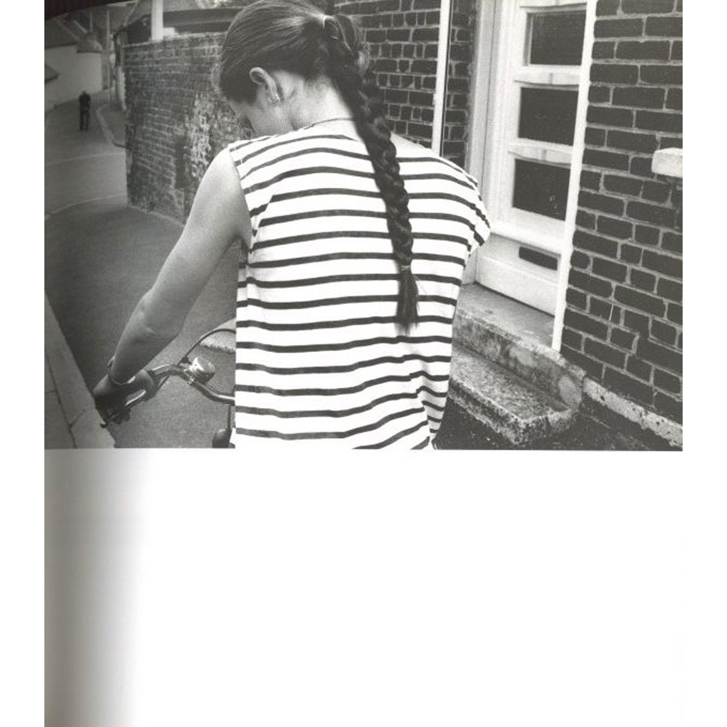 la ville et la modernite, la jeune fille dans la ville