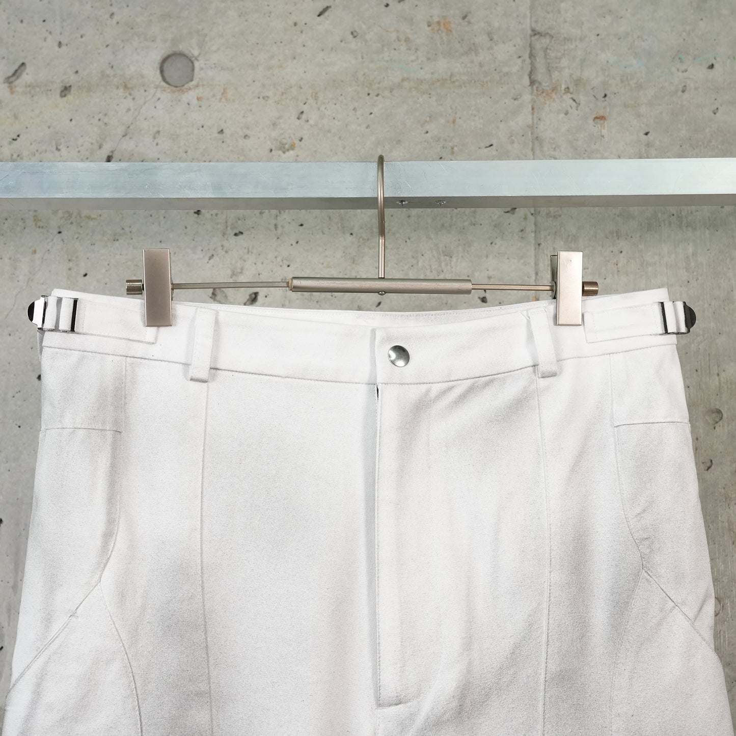 ARTICULATED DART TROUSERS / WHITE